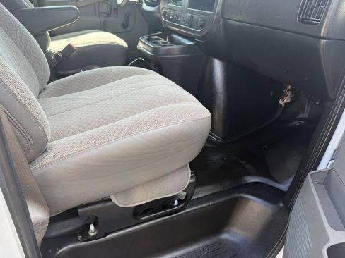 Used 2019 Chevrolet Express 2500 RWD image 16