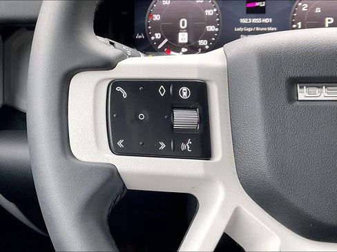Used 2025 Land Rover Defender 130 X-Dynamic SE image 11