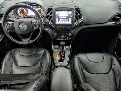 Used 2020 Jeep Cherokee Trailhawk image 18