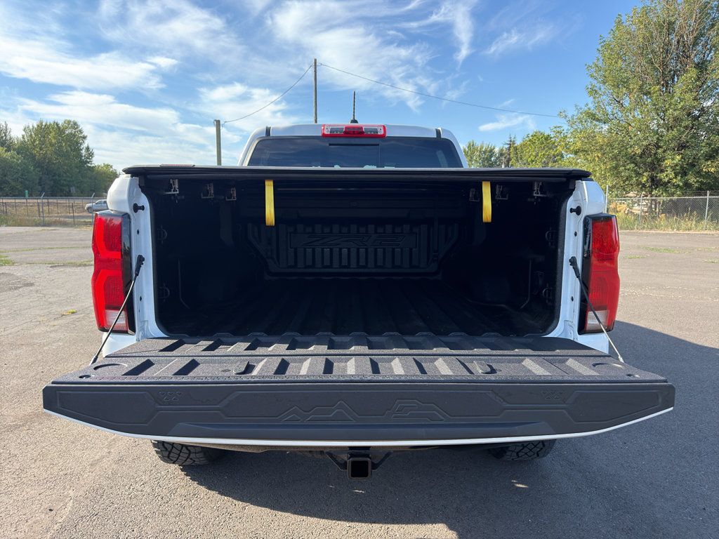 Used 2024 Chevrolet Colorado ZR2 w/ ZR2 Convenience Package III AWD/4WD image 10