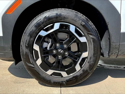 Used 2025 Hyundai Santa Fe SE image 11