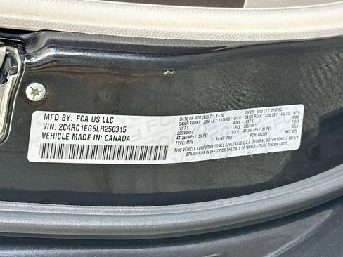 Used 2020 Chrysler Pacifica Touring-L Plus w/ Tire & Wheel Group FWD image 34