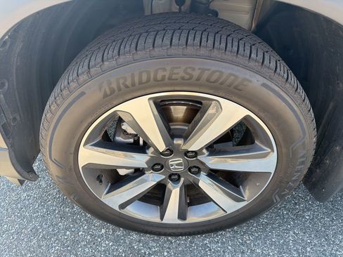 Used 2025 Honda Pilot Elite image 11