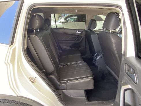 Used 2023 Volkswagen Tiguan SE w/ Panoramic Sunroof Package FWD image 32