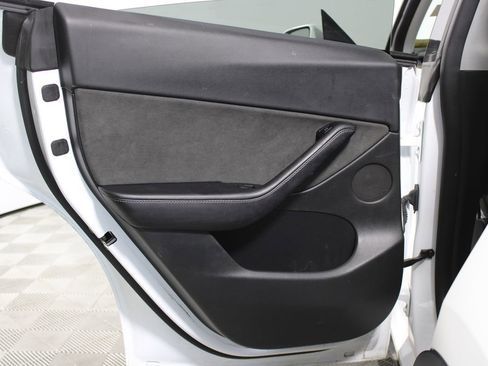 Used 2022 Tesla Model Y Long Range AWD/4WD image 21