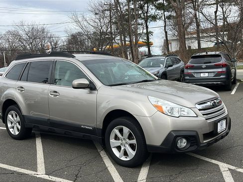 Used 2014 Subaru Outback 2.5i Premium image 3