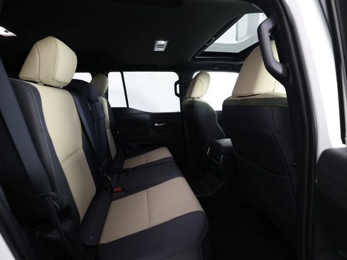 Used 2026 Lexus GX 550 w/ Accessory Package (CT) AWD/4WD image 11