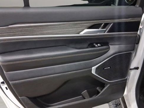 Used 2024 Jeep Wagoneer L Series II w/ Flexible Seating Group image 23