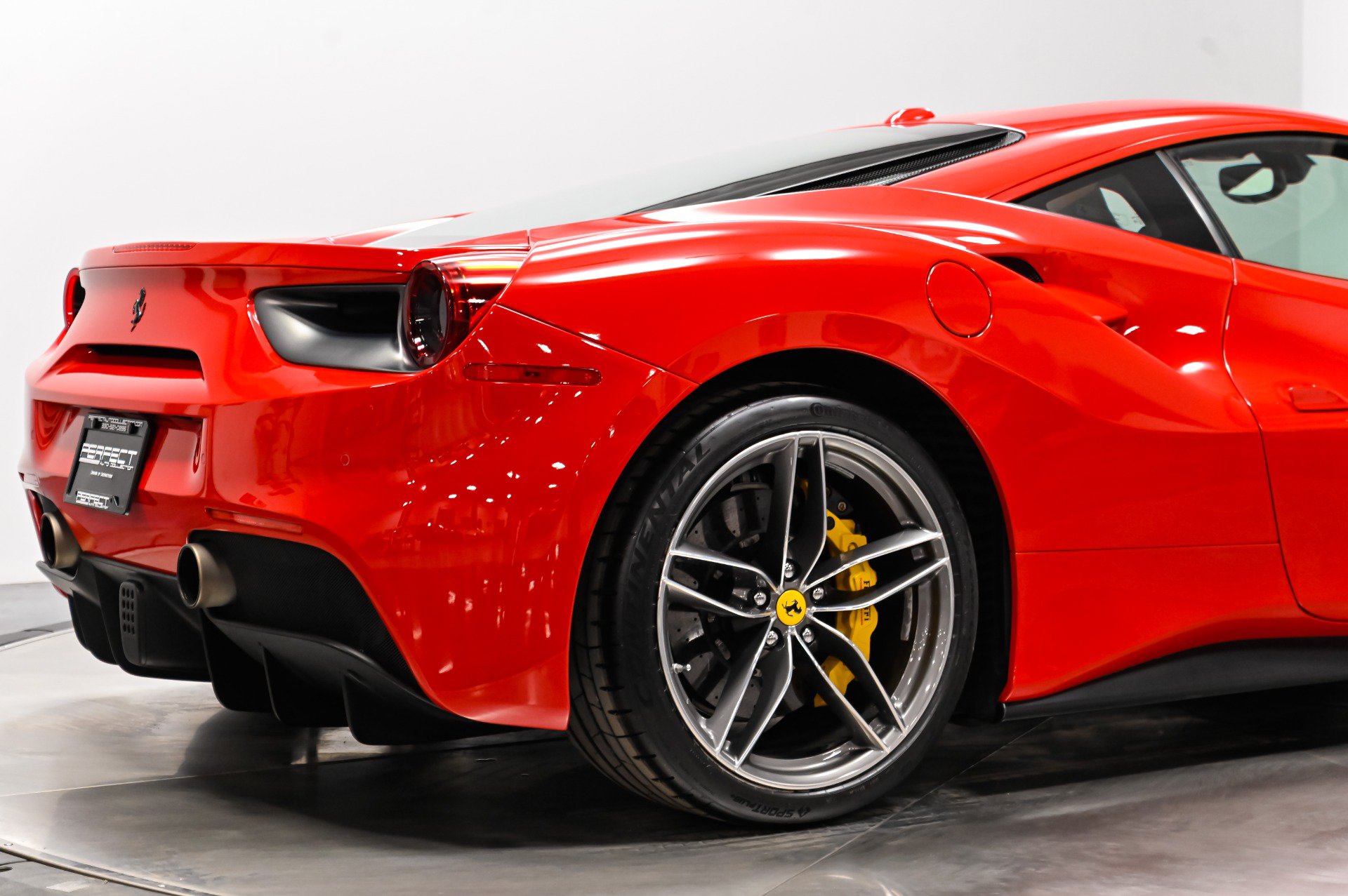 Used 2018 Ferrari 488 GTB RWD image 14