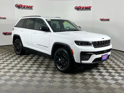 New 2026 Jeep Grand Cherokee Laredo image 2