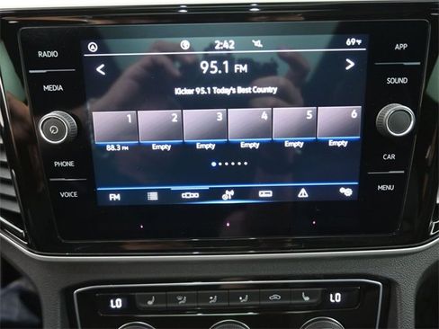 Certified 2023 Volkswagen Atlas Cross Sport SE image 3