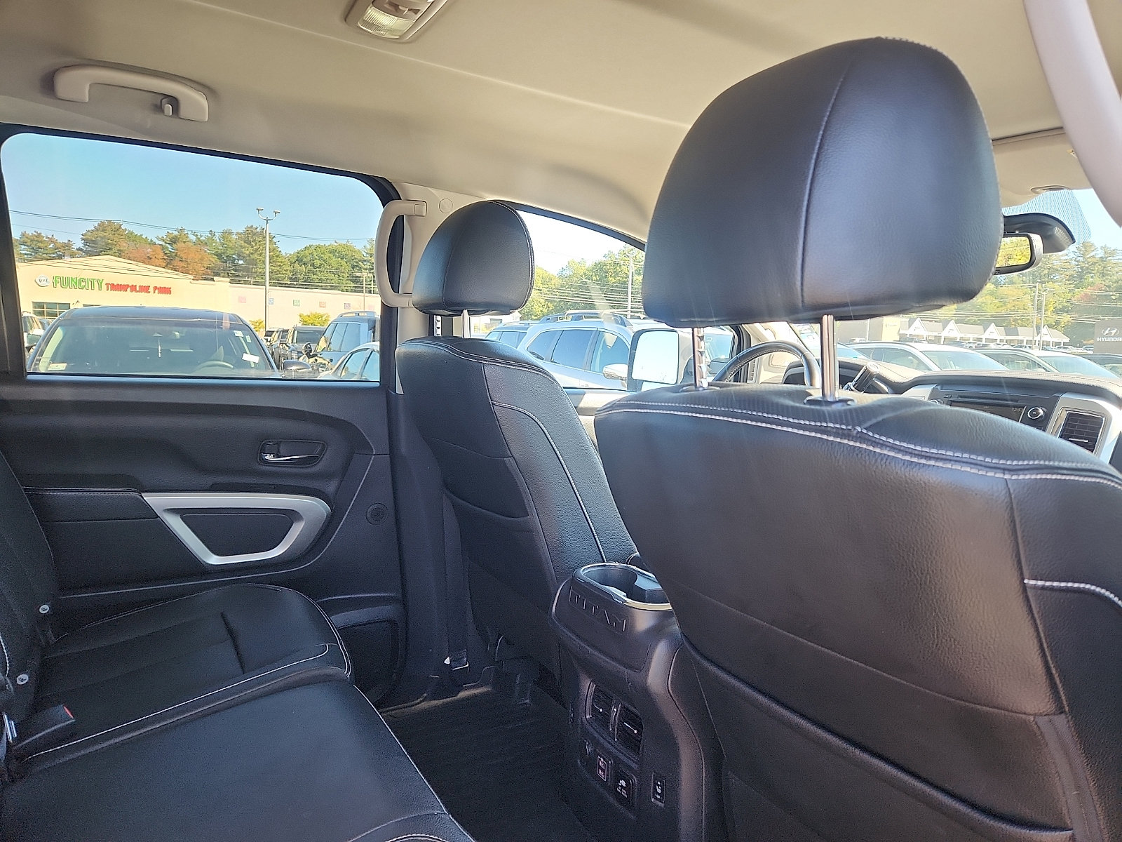 Used 2019 Nissan Titan PRO-4X w/ Pro-4x Convenience Package AWD/4WD image 27
