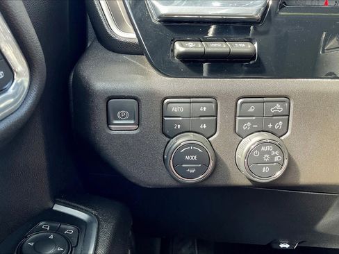 Used 2023 Chevrolet Silverado 1500 LTZ w/ LTZ Premium Package AWD/4WD image 32