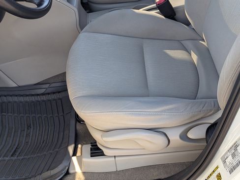 Used 2008 MAZDA MAZDA5 Sport image 31