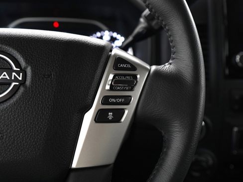 Used 2024 Nissan Titan SV w/ SV Convenience Package image 25