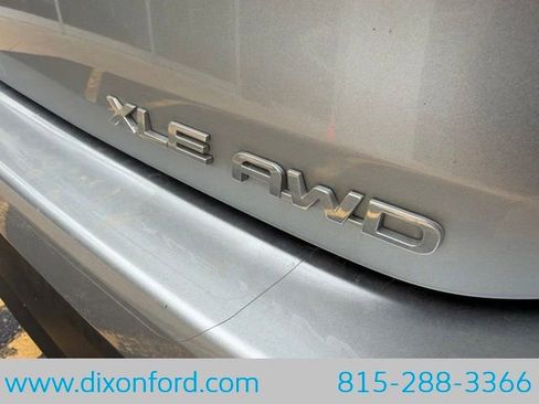 Used 2023 Toyota Highlander XLE AWD/4WD image 30