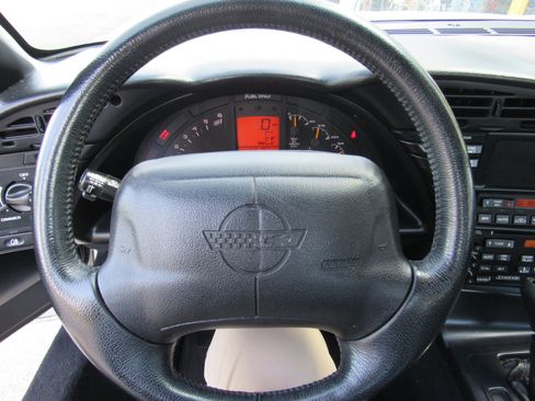 Used 1996 Chevrolet Corvette Coupe RWD image 17