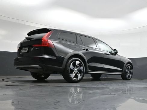 Used 2025 Volvo V60 B5 Cross Country Plus AWD/4WD image 33