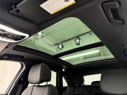 Certified 2025 Porsche Macan image 31