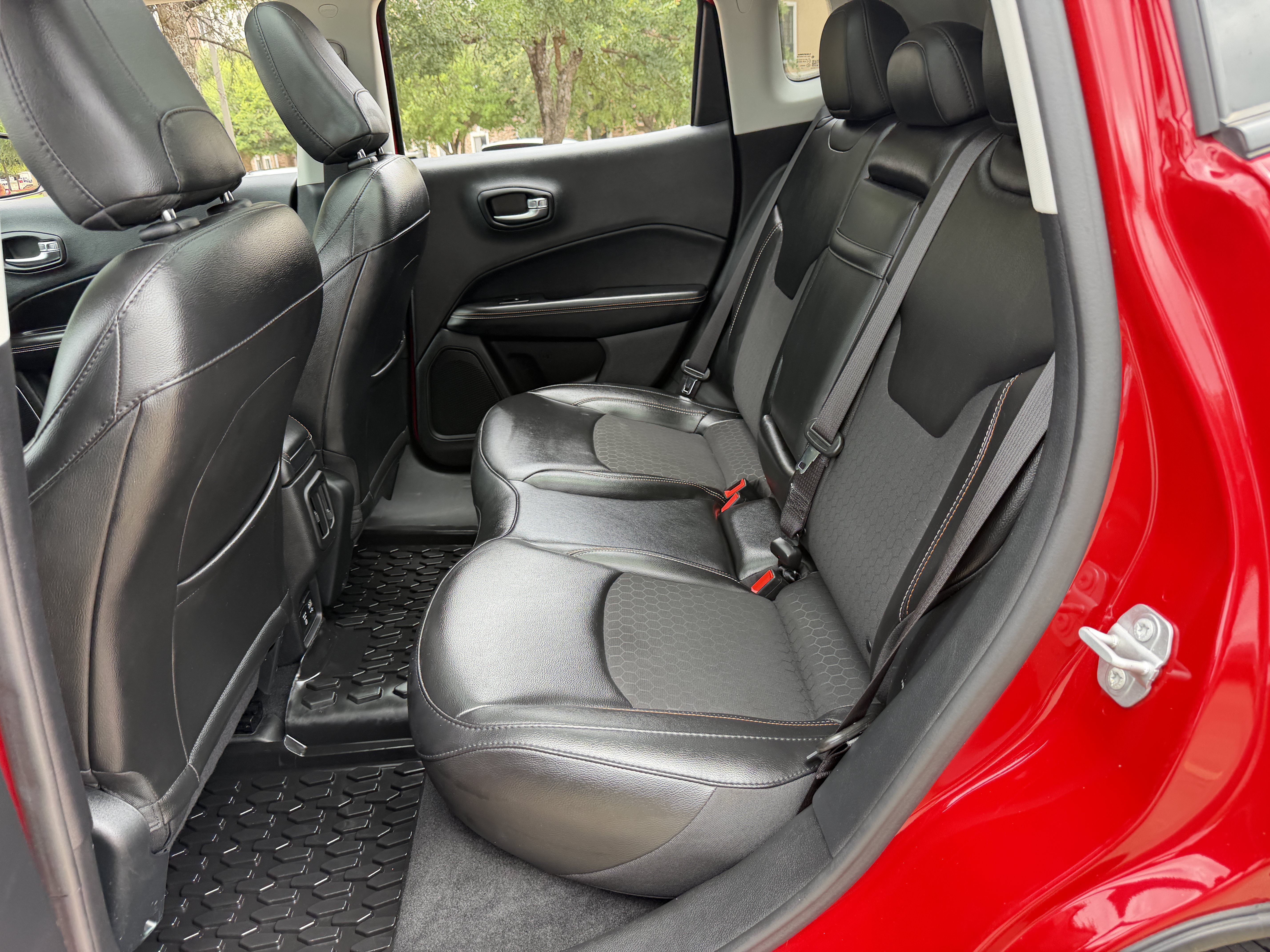 Used 2019 Jeep Compass Latitude w/ Popular Equipment Group AWD/4WD image 17