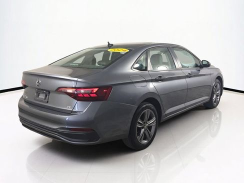 Used 2024 Volkswagen Jetta SE FWD image 5