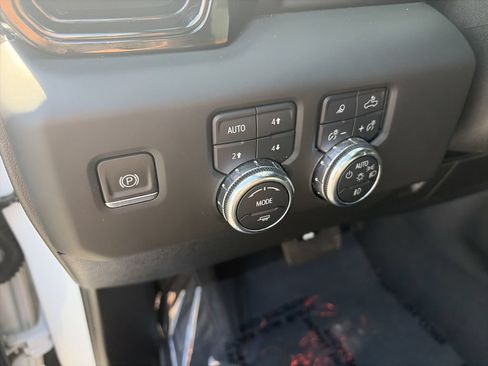 Used 2024 GMC Sierra 3500 AT4 w/ AT4 Preferred Package AWD/4WD image 20