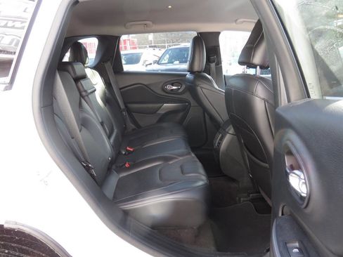 Used 2019 Jeep Cherokee Limited image 20