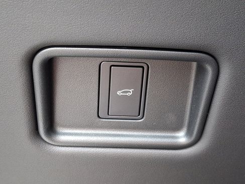 New 2025 Land Rover Range Rover SE image 18