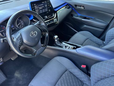 Used 2021 Toyota C-HR XLE FWD image 12