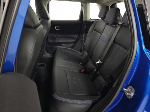 Used 2025 MINI Cooper 4-Door Hardtop FWD image 31