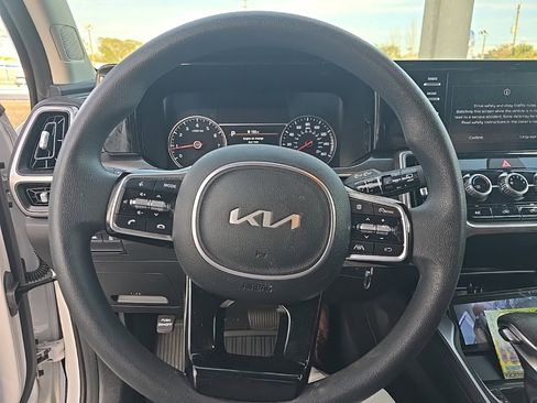 Certified 2023 Kia Sorento LX image 14
