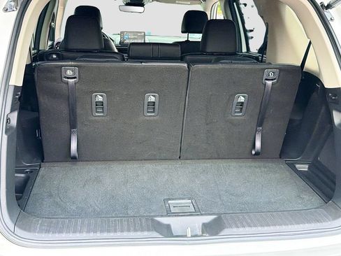Used 2025 Honda Pilot EX-L image 32