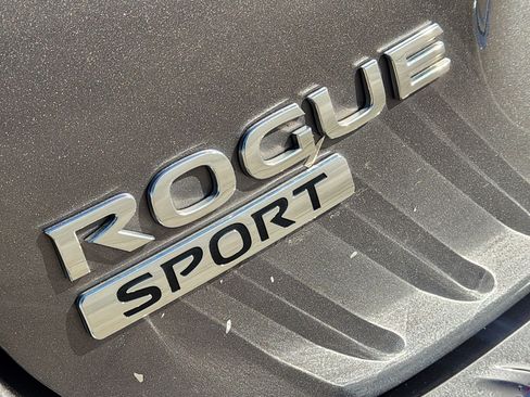 Used 2022 Nissan Rogue Sport SV image 12