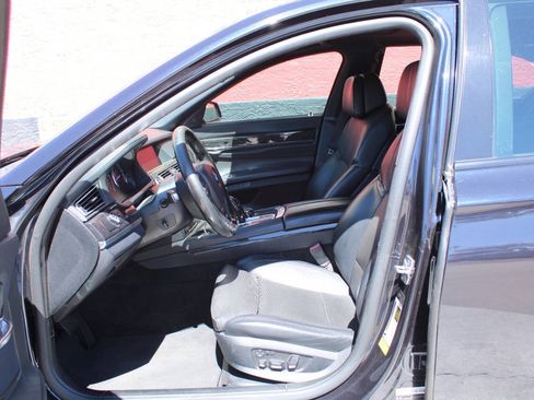 Used 2011 BMW 750i RWD image 10