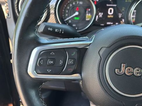 Used 2022 Jeep Wrangler Unlimited Sahara AWD/4WD image 22
