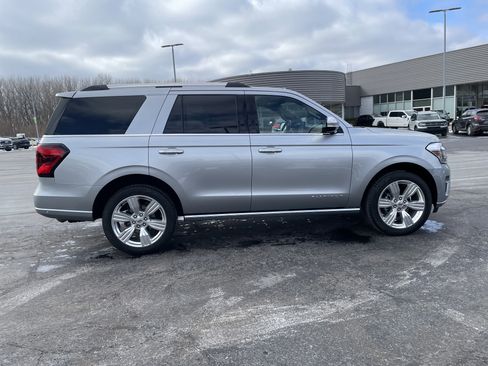 Used 2024 Ford Expedition Platinum image 6