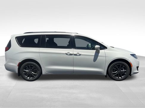 Used 2020 Chrysler Pacifica Touring-L AWD/4WD image 4