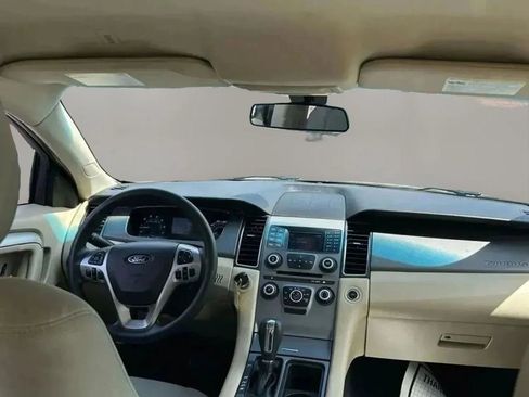 Used 2019 Ford Taurus SE image 13