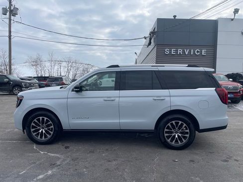 Used 2025 Ford Expedition Platinum image 2