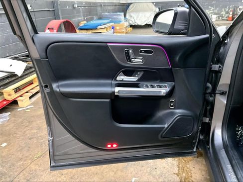 Used 2023 Mercedes-Benz GLB 250 4MATIC image 26