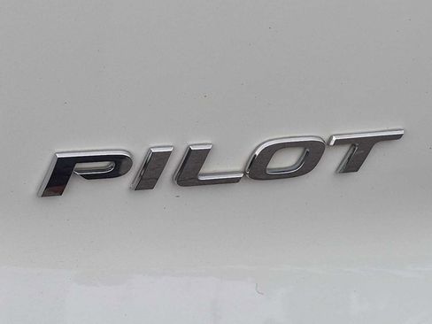 Used 2017 Honda Pilot Touring image 13