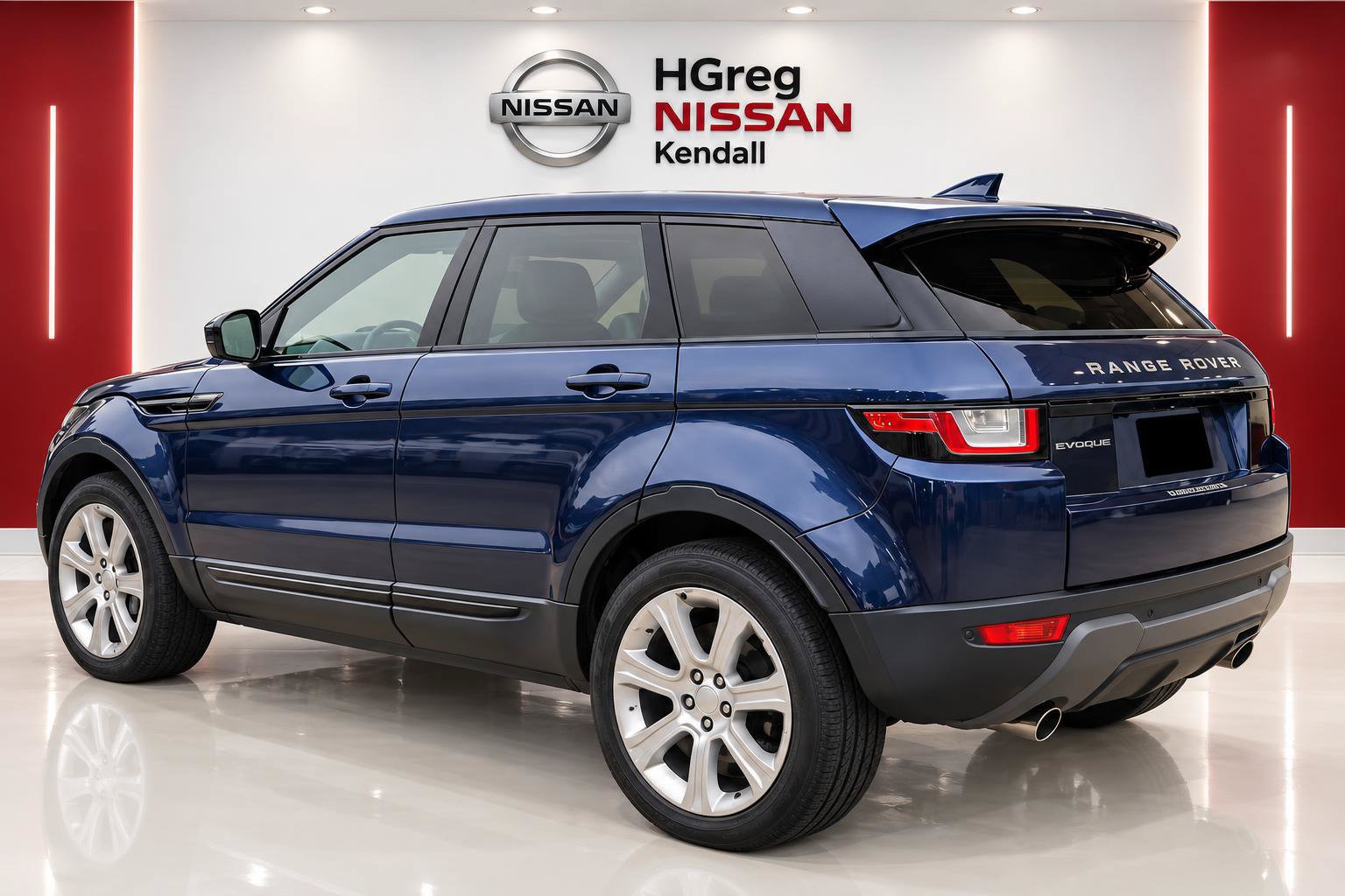 Used 2017 Land Rover Range Rover Evoque SE AWD/4WD image 2