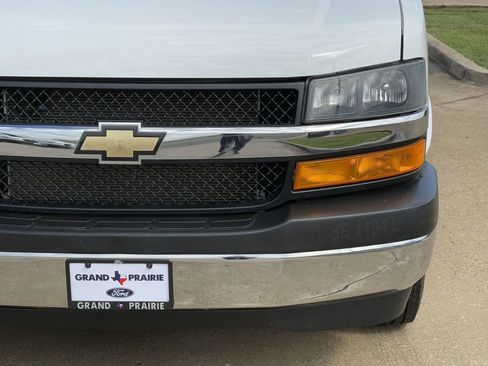 Used 2024 Chevrolet Express 2500 Work Van w/ Driver Convenience Package image 10