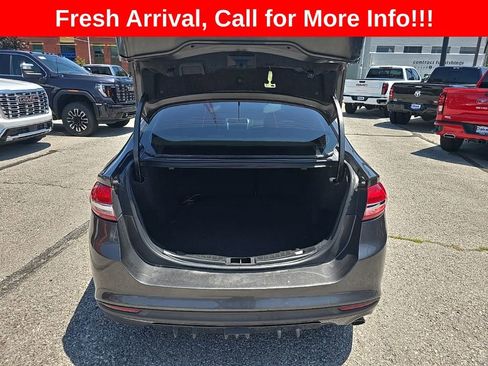 Used 2017 Ford Fusion SE FWD image 20