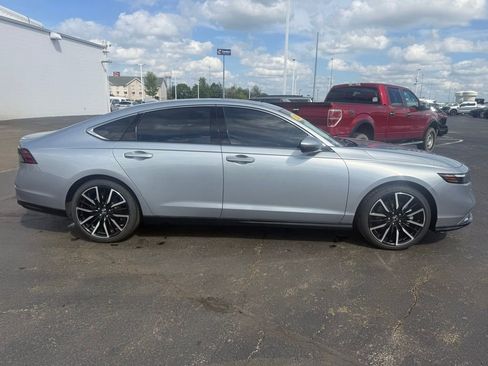 Used 2025 Honda Accord Touring image 2