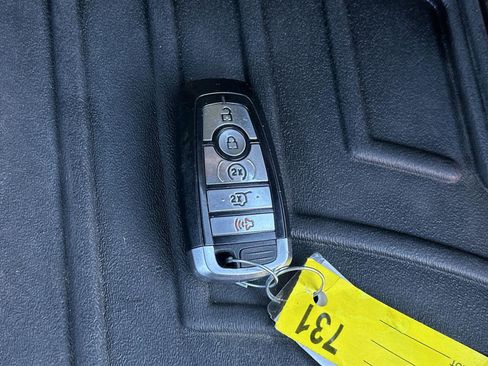 Used 2022 Ford Explorer Limited image 21