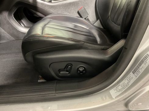 Used 2017 Chrysler 200 Limited Platinum image 22