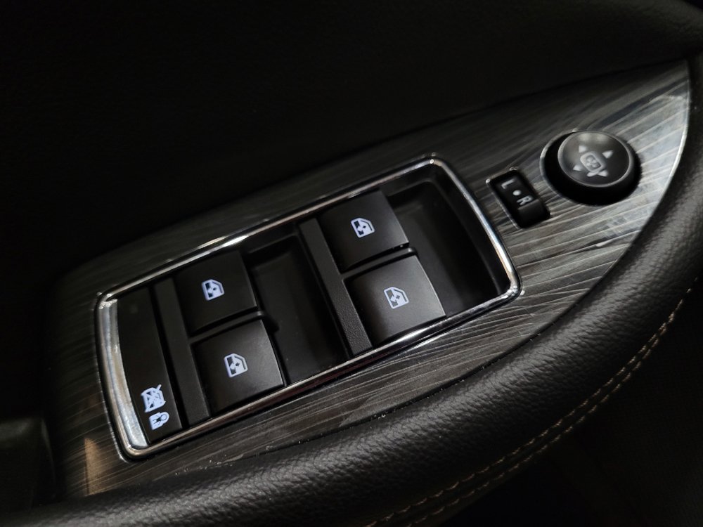 Used 2018 Chevrolet Impala LT FWD image 27