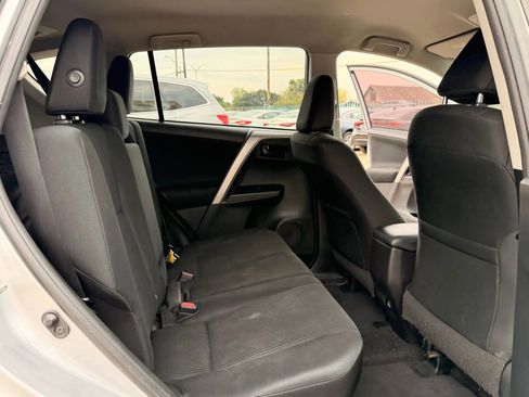 Used 2018 Toyota RAV4 LE image 15