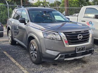 Used 2023 Nissan Pathfinder SL FWD video 1